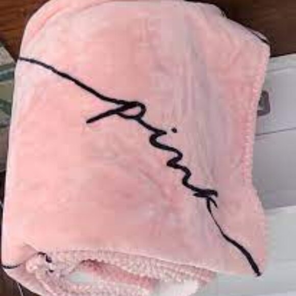 Victoria's Secret Pink Blanket 50x60 in/127 x152 cm - Picture 1 of 4